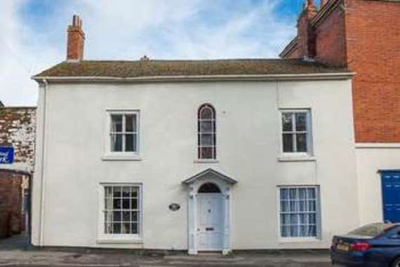 5 bedroom Town House...